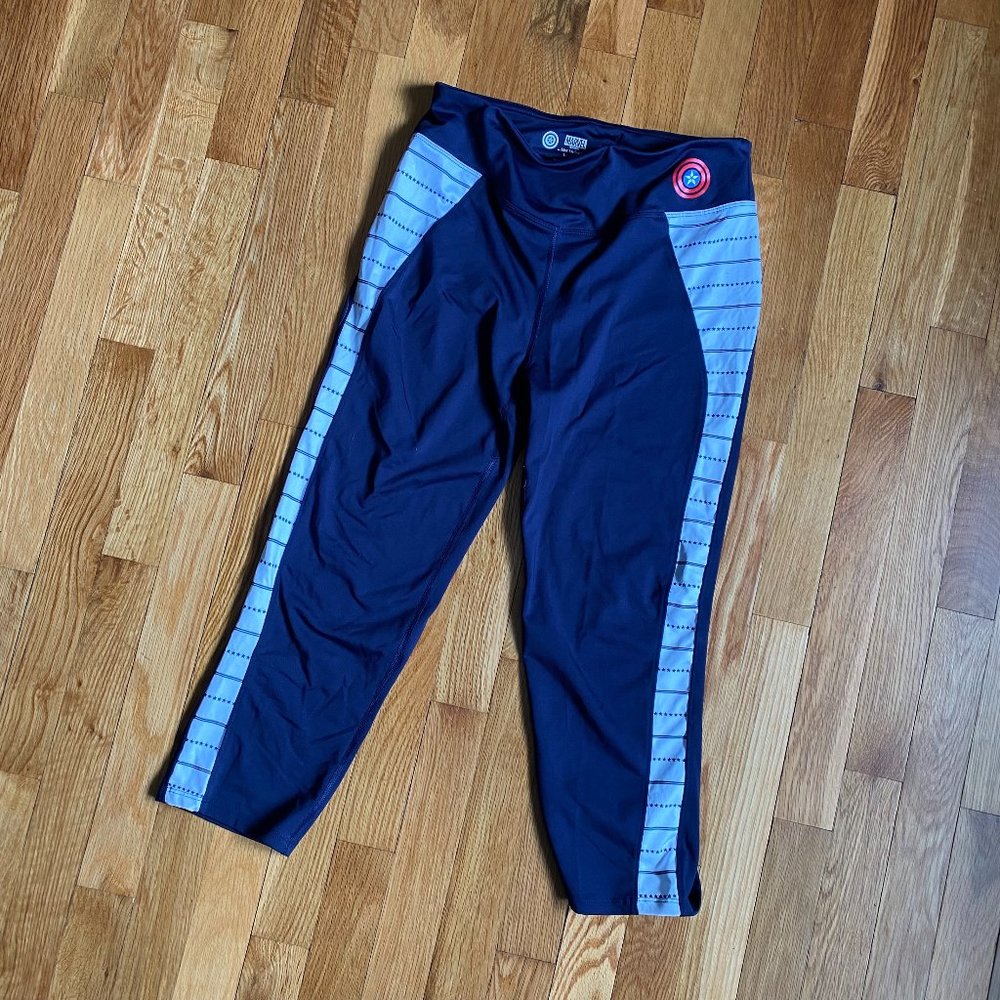 Her Universe Captain America capri leggings